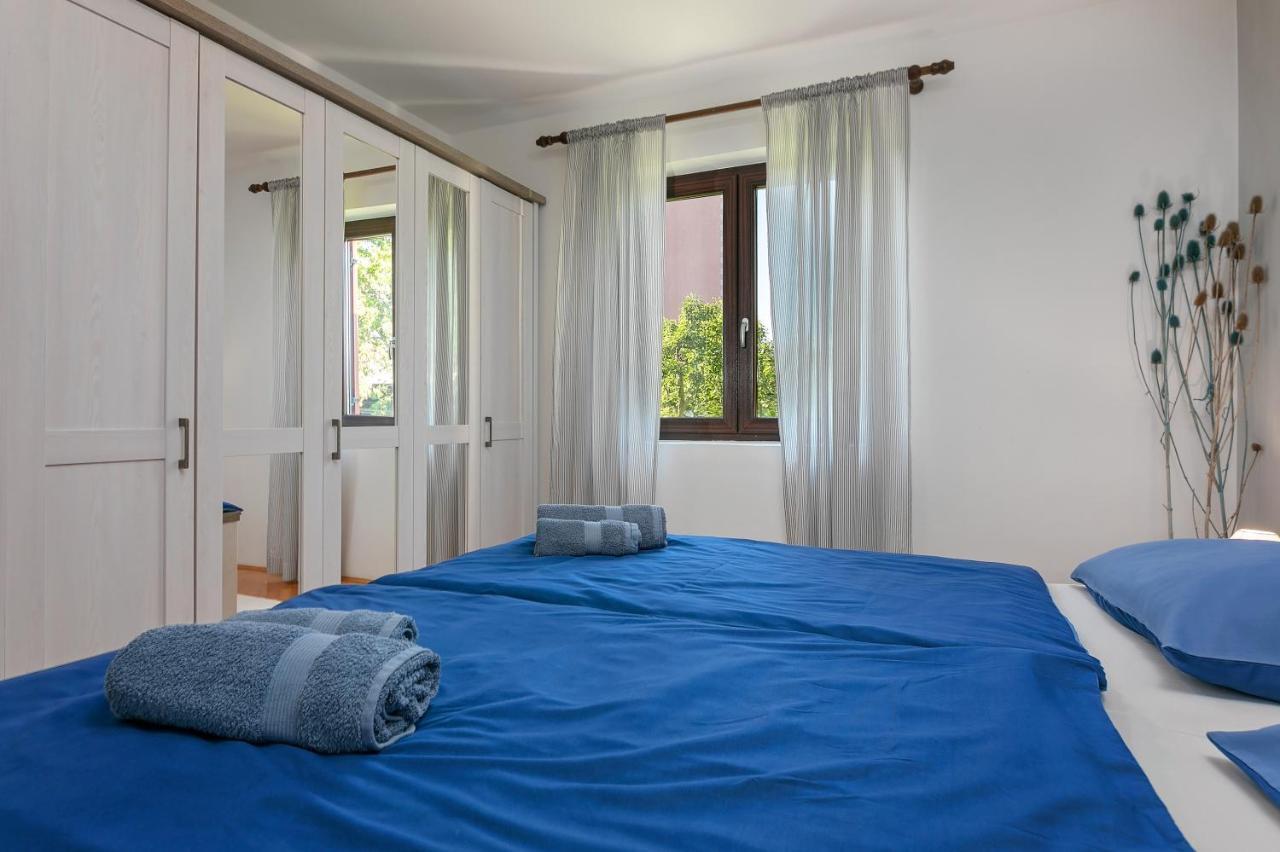 Blue Apartment Върсар Екстериор снимка